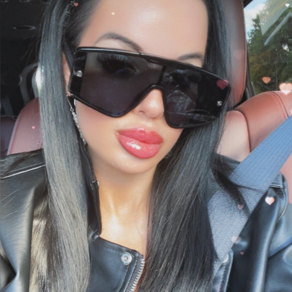 Meet your Posher, Stephanie - Picture 1 of 1